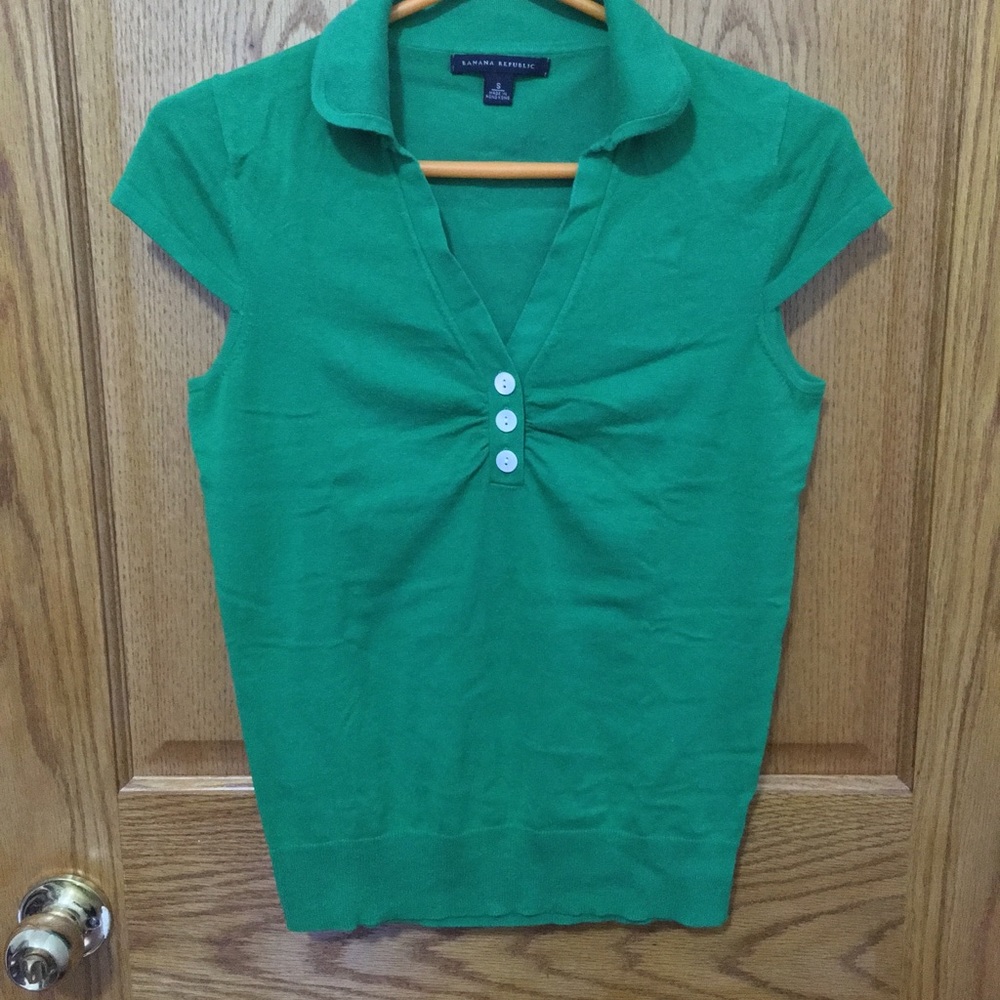 Very soft and rich emerald color BR top